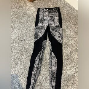 Full length patterned lululemon leggings. SIZE 4